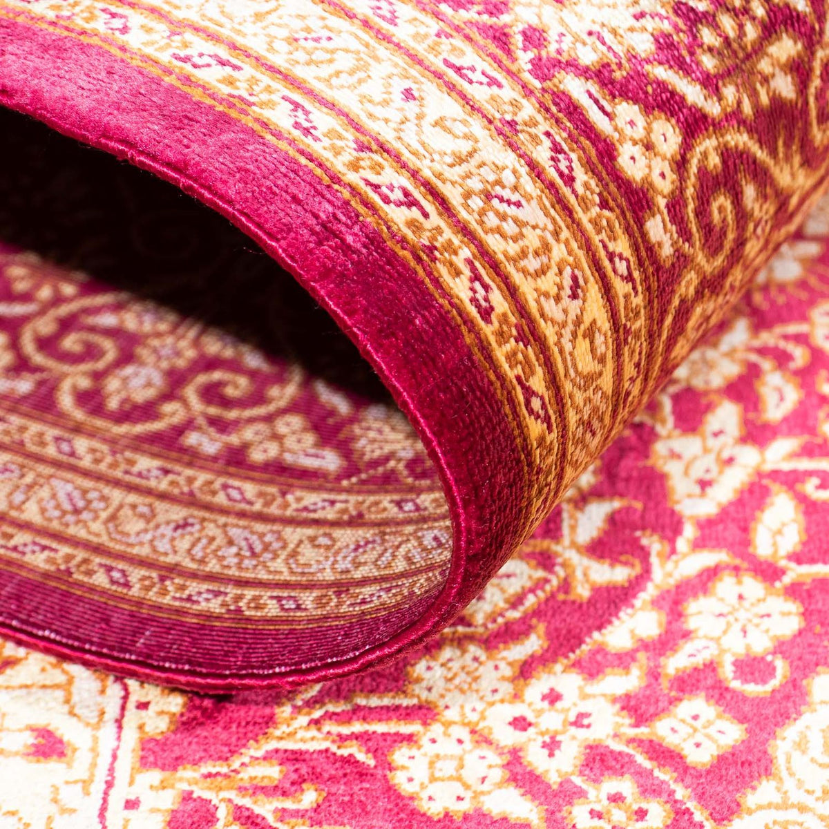 Persisk matta - Ghom - 143 x 95 cm - mörkröd