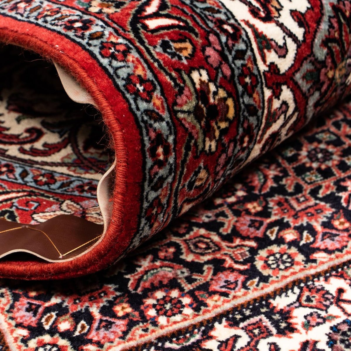Persisk matta - Bijar - 397 x 296 cm - mörkröd