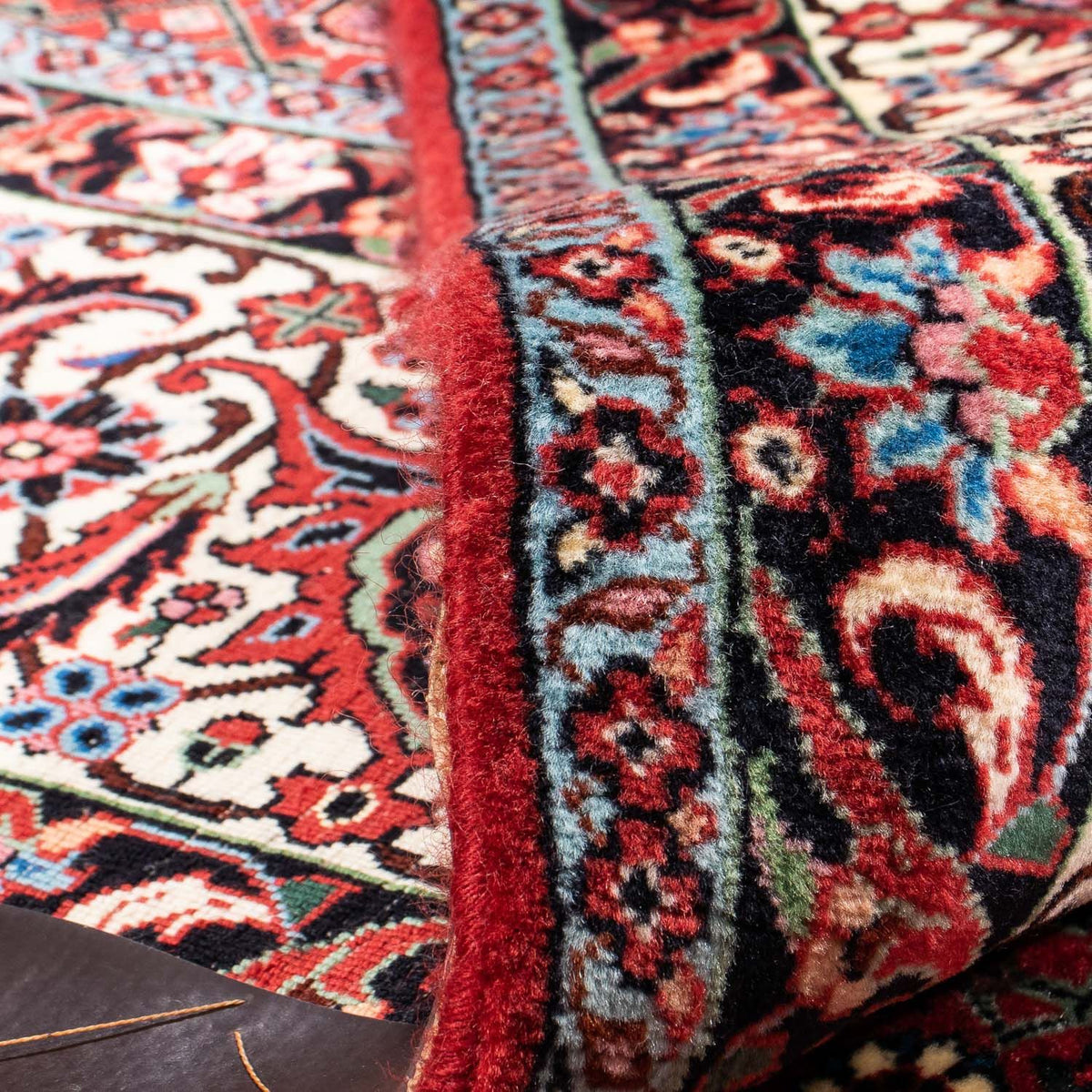 Persisk matta - Bijar - 300 x 253 cm - mörkröd