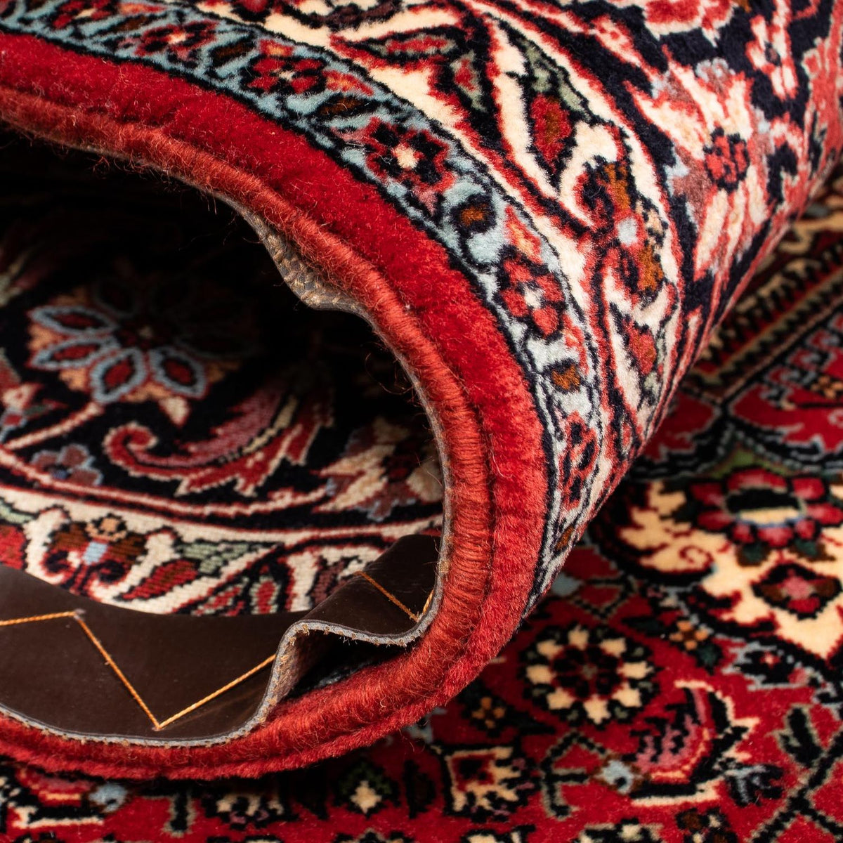 Persisk matta - Bijar - 253 x 202 cm - mörkröd