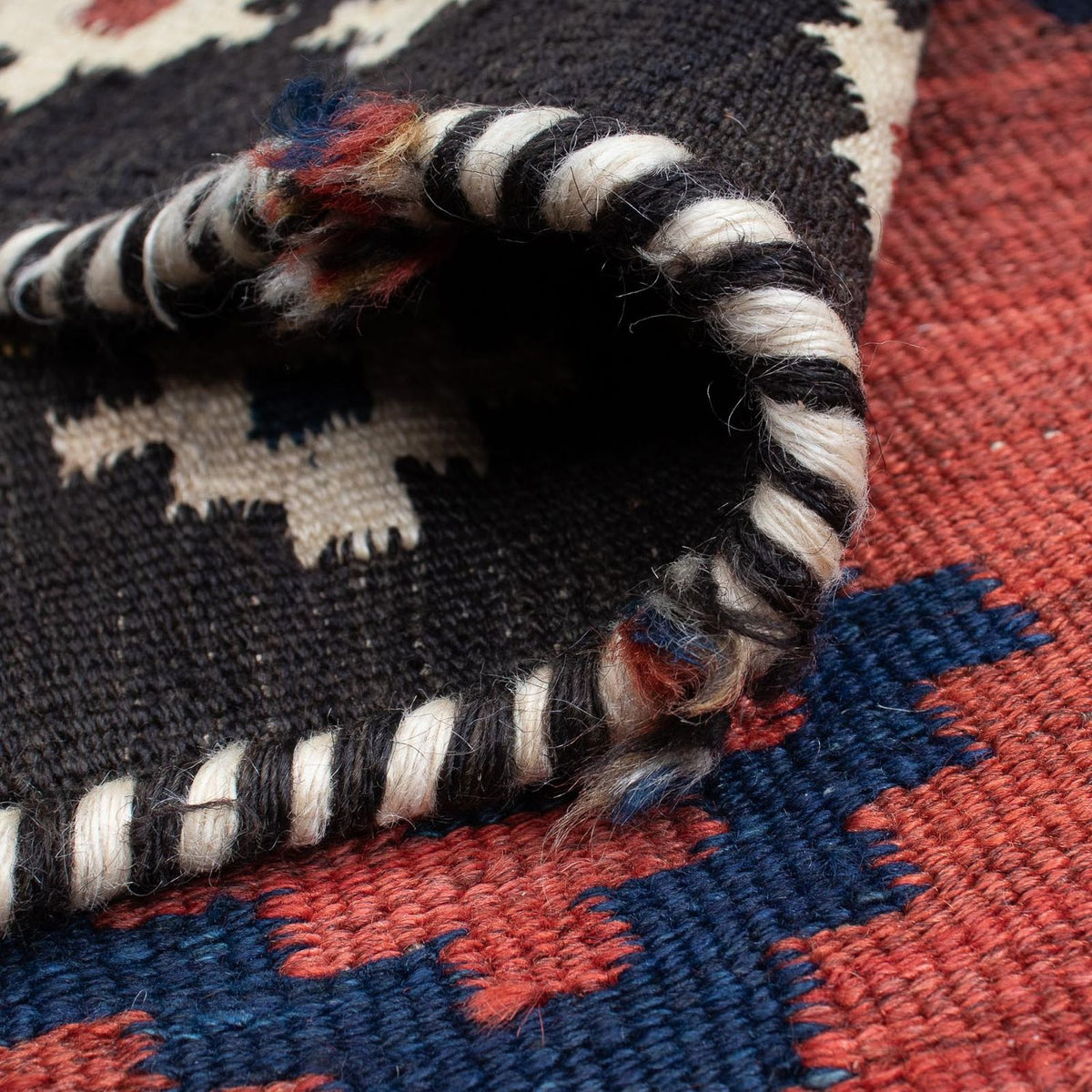 Kelim Carpet - orientalisk matta kvadrat  - 144 x 132 cm - mörkröd