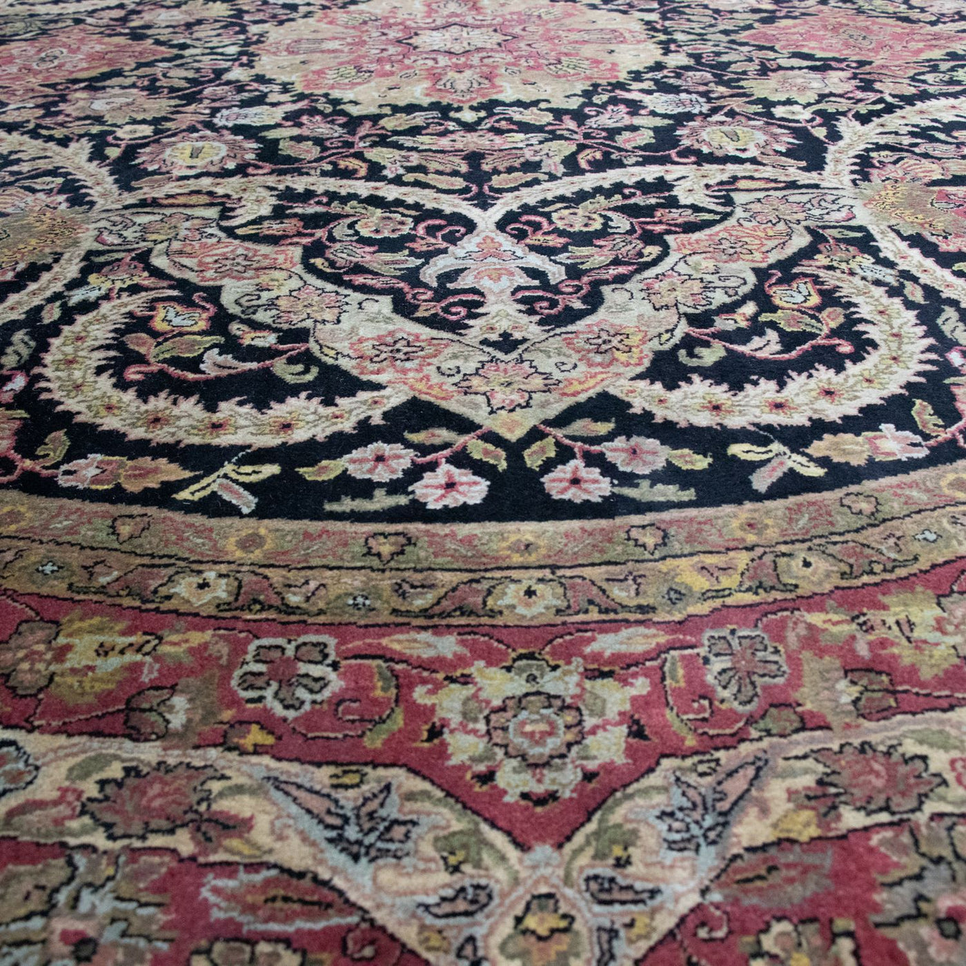 Oriental Carpet Sarai